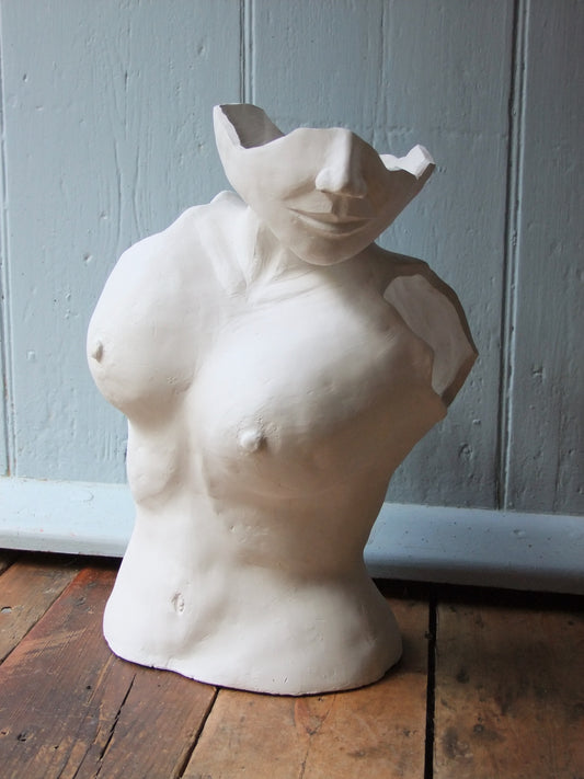 DEMURE TORSO